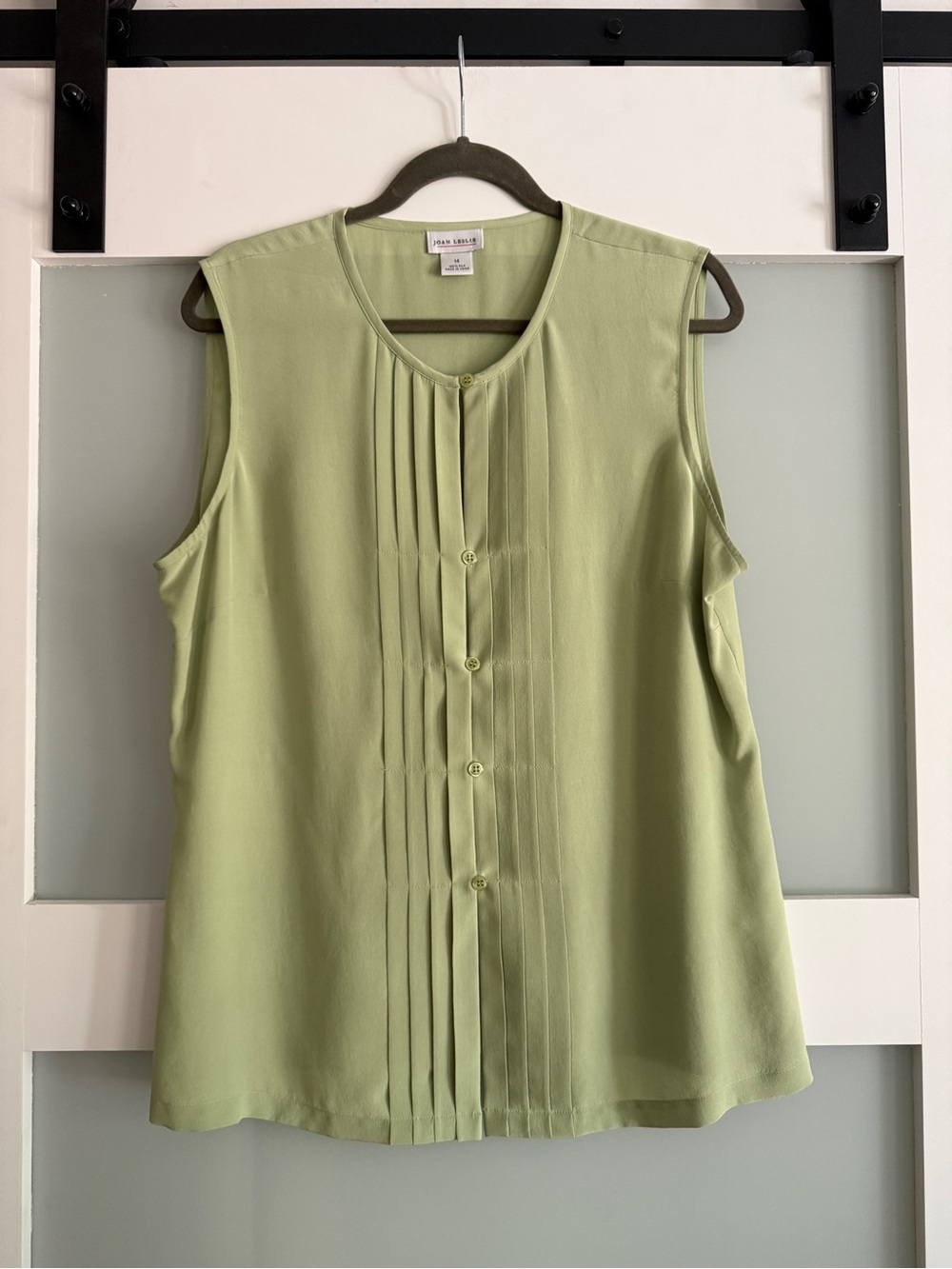 Joan Leslie 100% Silk Pleated Front Sleeveless Blouse